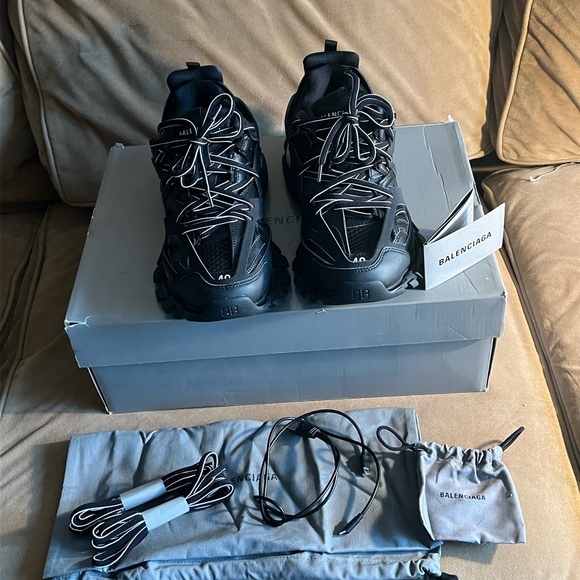 Balenciaga track sneaker  LED Black men size 41 which is a Us 8 like new - Picture 8 of 9